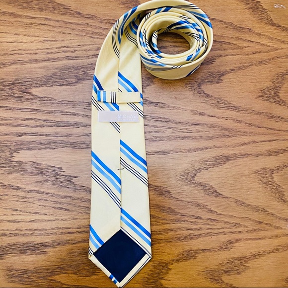 Michael Kors - Picture 2 of 4